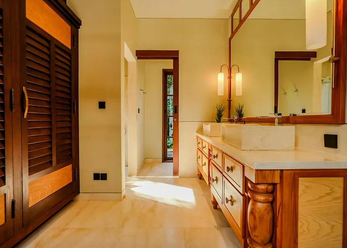 The Ubari Bali - Luxury Riverside Escape Villa Ubud